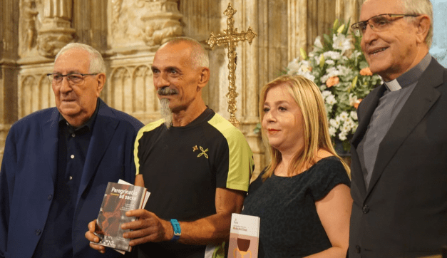 Turisme recibe al primer peregrino internacional que ha completado a pie la Ruta del Grial